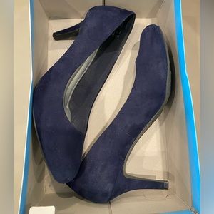 Navy blue heels